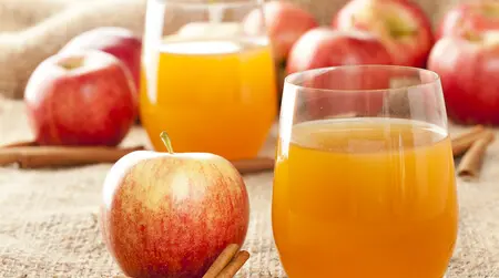Apple Juice: May help soften stones and ease symptoms.