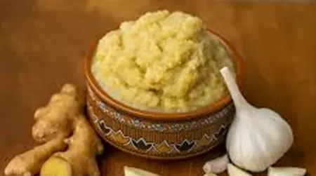 Garlic Paste: Helps control surface fungal spread.